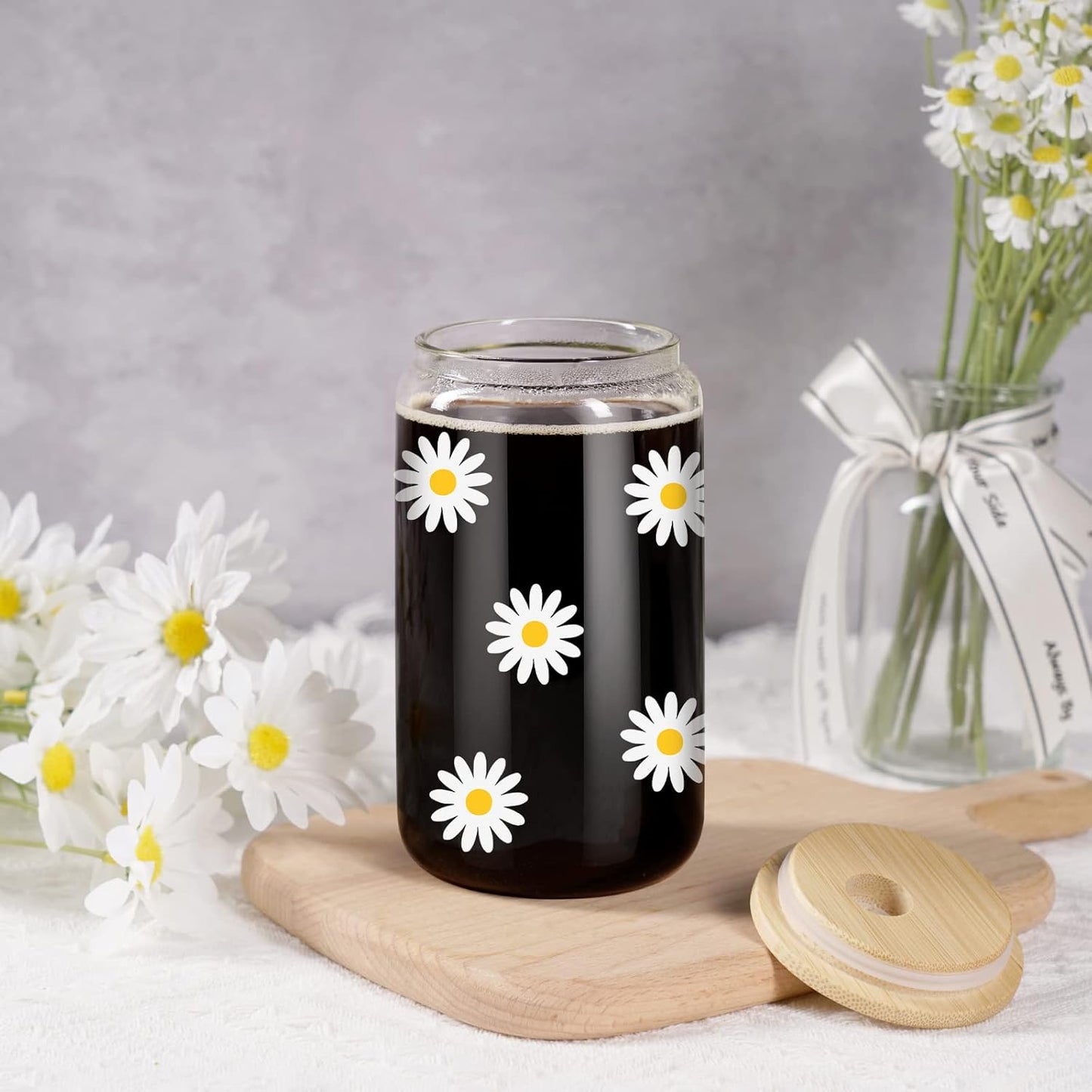 Daisy Aesthetic Gifts, Iced Coffee Cup, Cute Glass Cups with Lids and Straws - Cute Mugs, Flower Mug, Glass Tumbler - Birthday Gifts for Women, Coffee Lovers, Friends, Girls